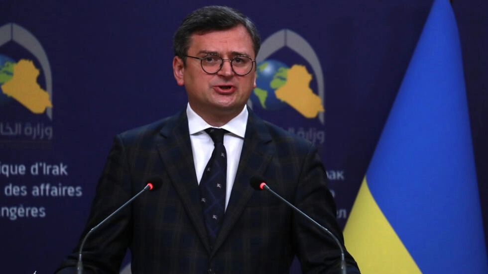 وزير الخارجية الأوكراني دميترو كوليبا في مؤتمر صحافي مشترك مع نظيره العراقي فؤاد حسين في 17 أبريل 2023