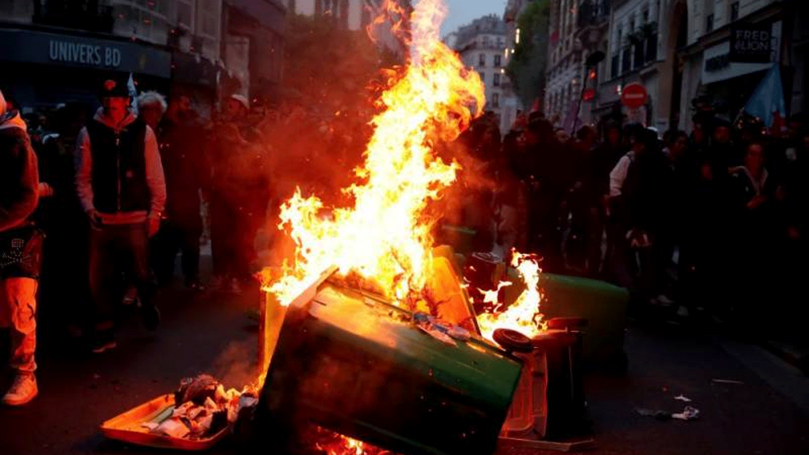 أعمال عنف وتخريب خلال تظاهرات الفرنسيين ضد نظام التقاعد
