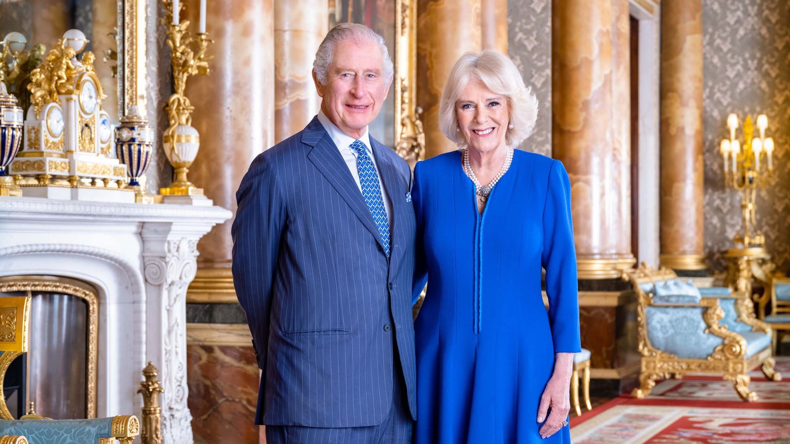 صورة جديدة للملك تشارلز وكاميلا وزعها قصر باكنغهام يوم السبت