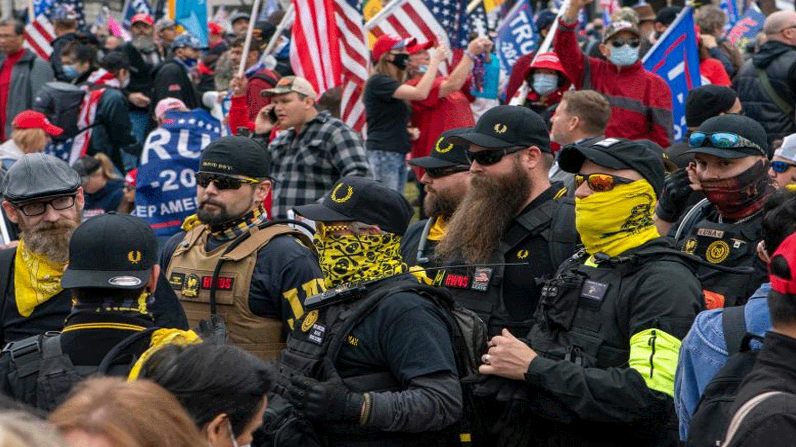صورة تم التقاطها في 12 كانون الأول\ديسمبر 2020، ينضم أعضاء من Proud Boys إلى مؤيدي الرئيس الأميركي دونالد ترامب أثناء مظاهرة في واشنطن العاصمة