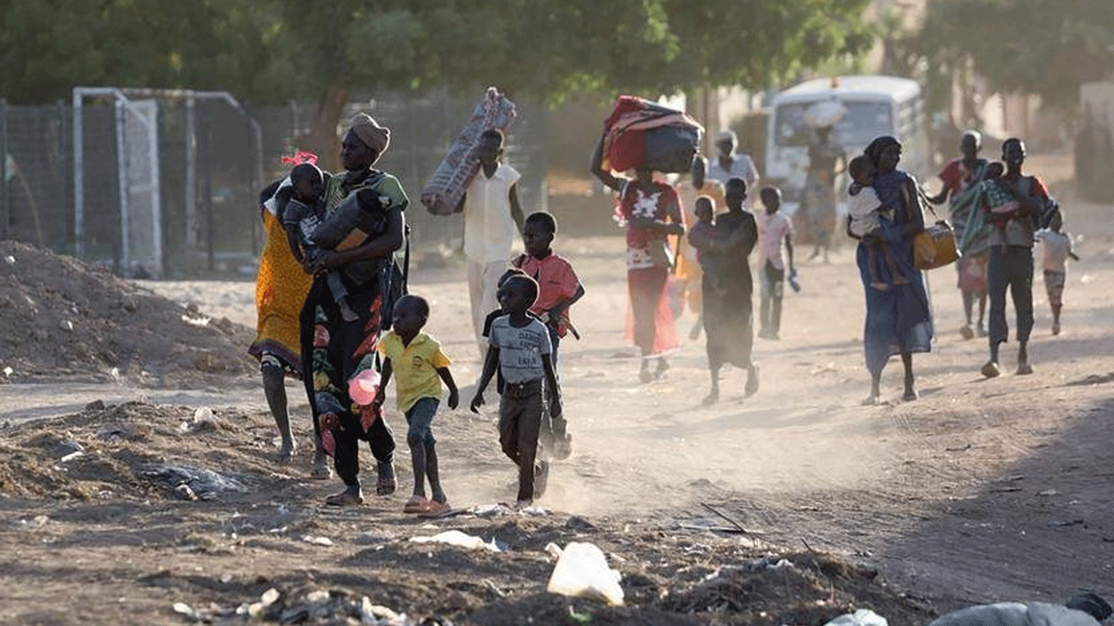 آلاف السودانيين نزحوا في الأيام الأخيرة مع استمرار القتال