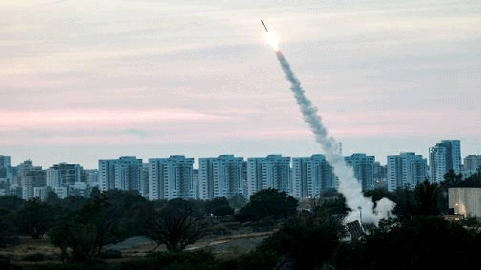 اطلاق صاروخ من عسقلان في جنوب اسرائيل