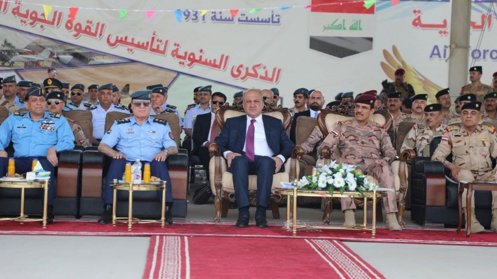 وزير الدفاع العراقي ثابت العزاوي والقادة العسكريين خلال الاحتفال الاحد 7 مايو 2023 بالذكرى 92 لتأسيس القوة الجوية العراقية (الوكالة الوطنية العراقية نينا)