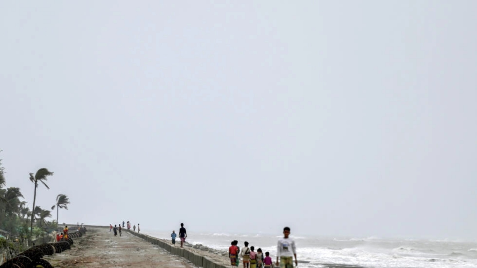 مع اقتراب الاعصار موكا من بنغلادش وبورما في 14 مايو 2023 