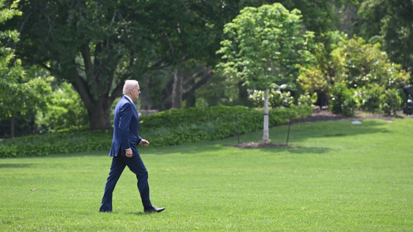 الرئيس الأميركي جو بايدن في حديقة البيت الأبيض 