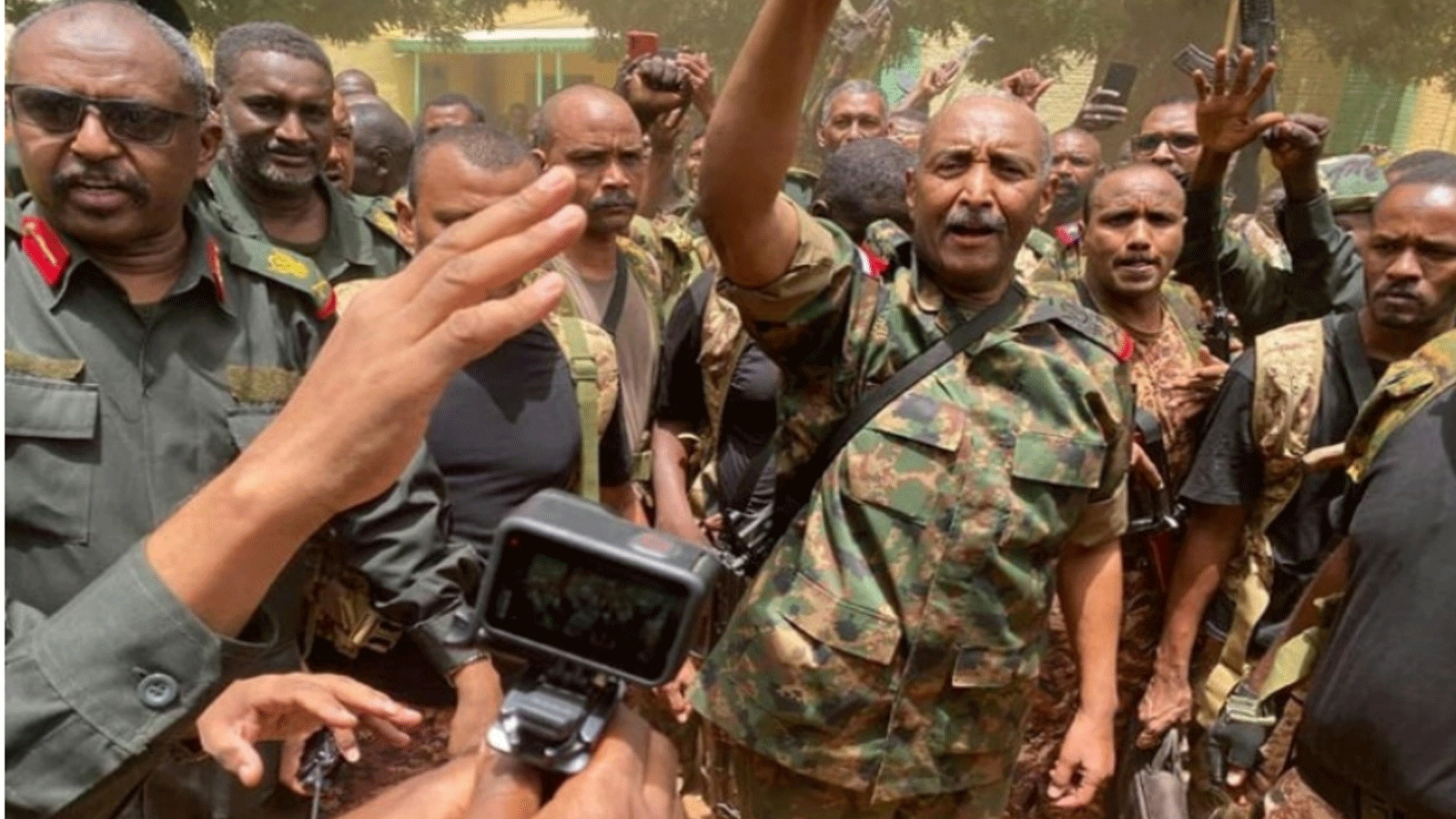 قائد الجيش السوداني عبد الفتاح البرهان يحشد قواته في قتال ضد الفصائل شبه العسكرية المتناحرة في العاصمة الخرطوم يوم الثلاثاء 30 مايو\أيار 2023