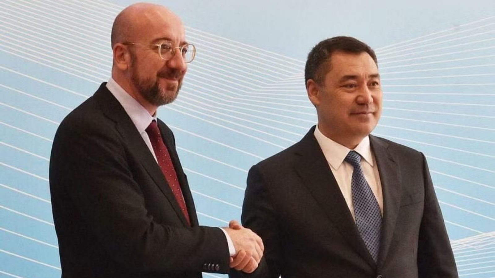 رئيس قيرغستان صدير جاباروف مستقبلاً رئيس المجلس الأوروبي شارل ميشال