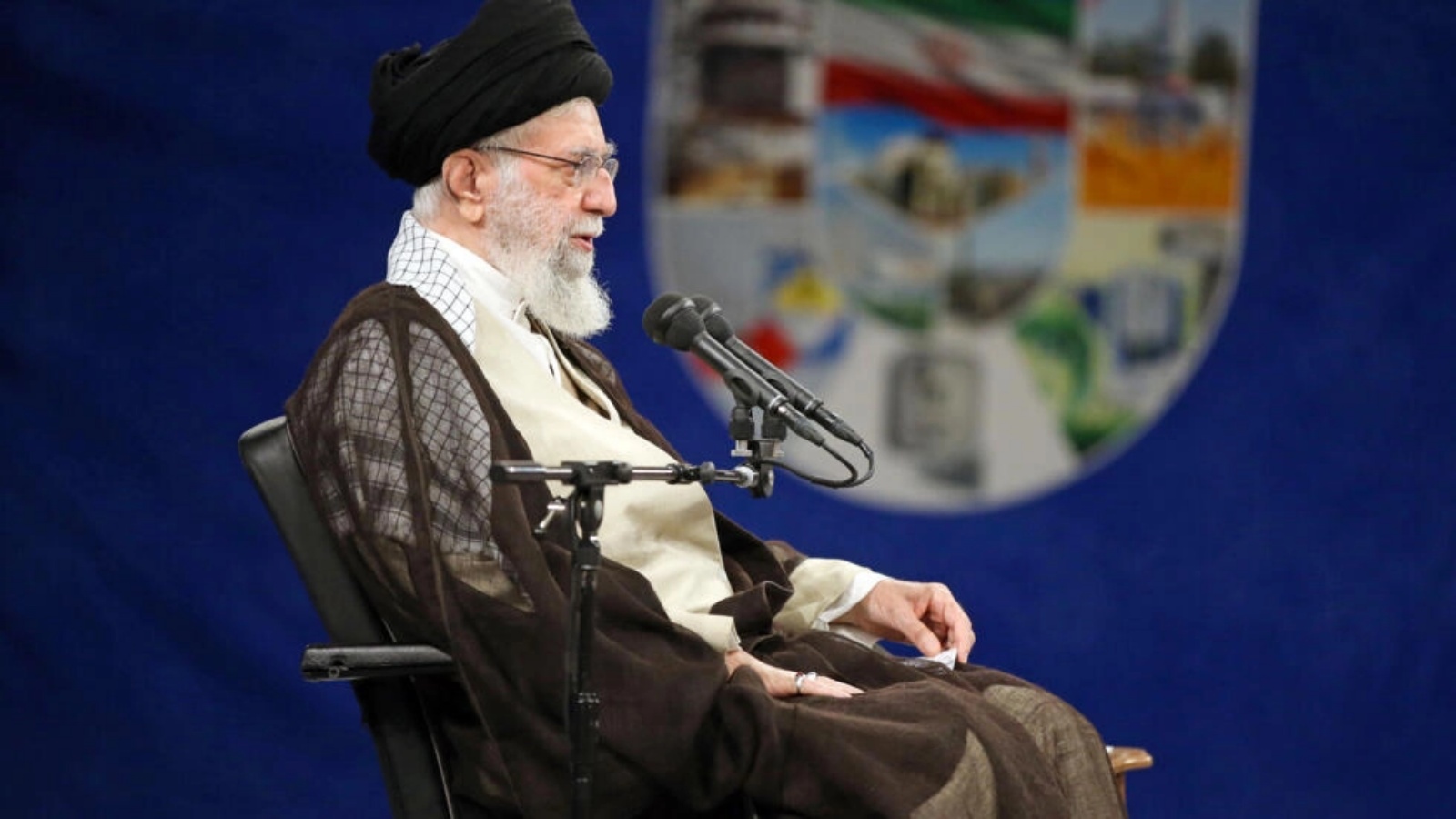 المرشد الايراني علي خامنئي متحدثا الى علماء وخبراء وصناعيين خلال معرض عن الصناعة النووية الايرانية في طهران في 11 يونيو 2023 