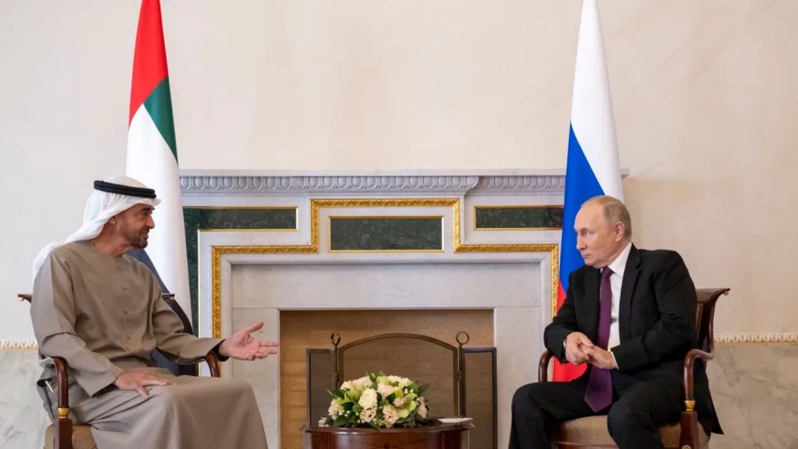 رئيس دولة الإمارات الشيخ محمد بن زايد والرئيس الروسي فلاديمير بوتين