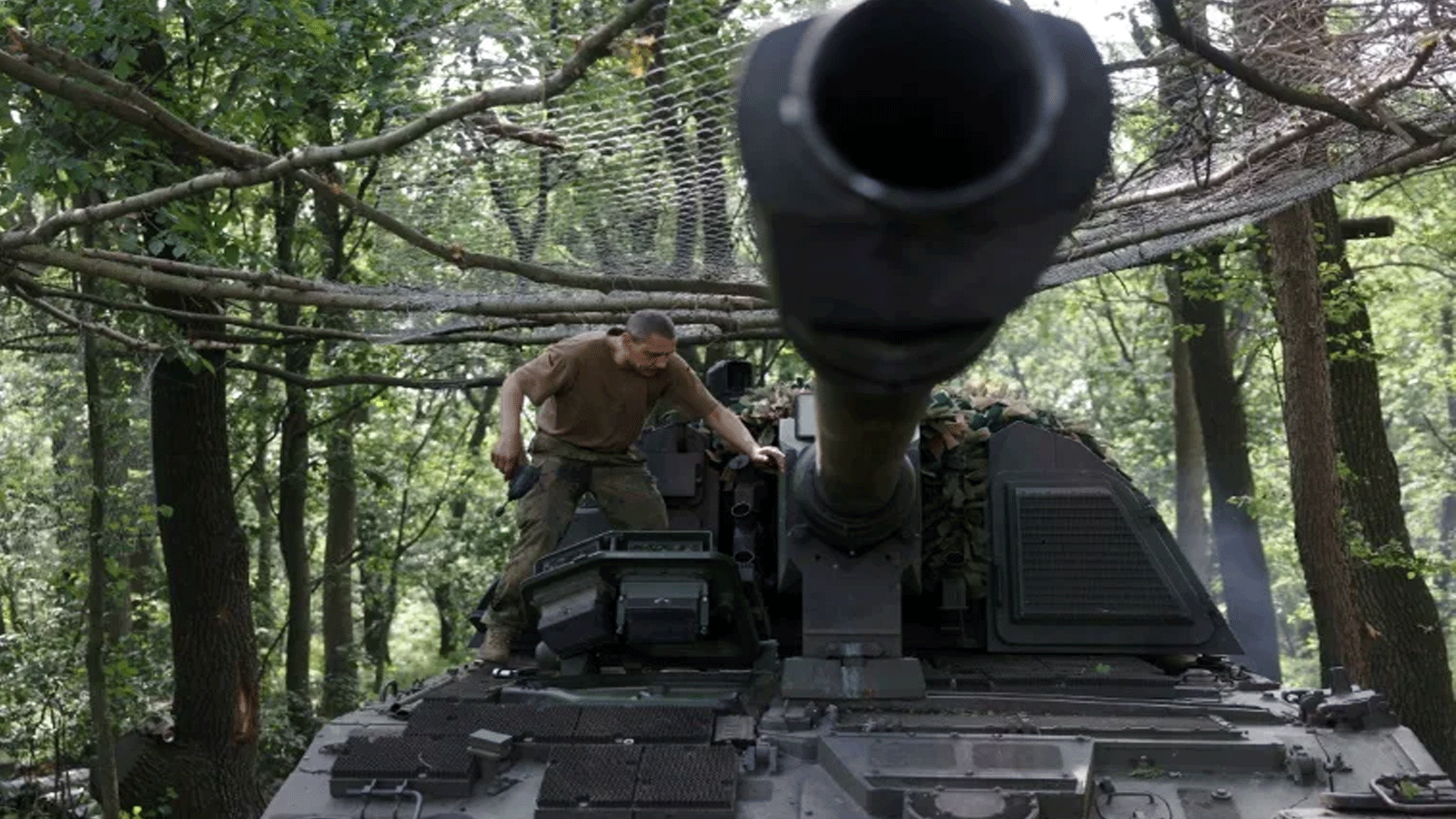 لواء المدفعية 43 مسلّح بـ Panzerhaubitze 2000 الألمانية الصنع