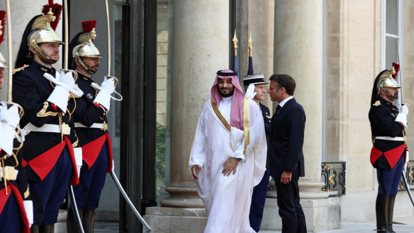 الرئيس الفرنسي إيمانويل ماكرون يستقبل الأمير محمد بن سلمان في باريس