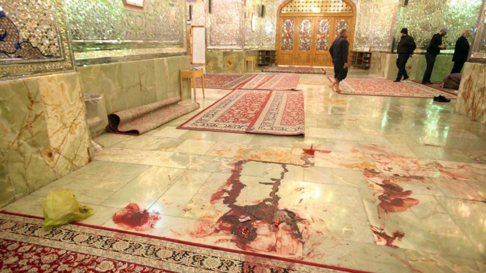 آثار دماء في مرقد السيد أحمد بن موسى الكاظم في شيراز