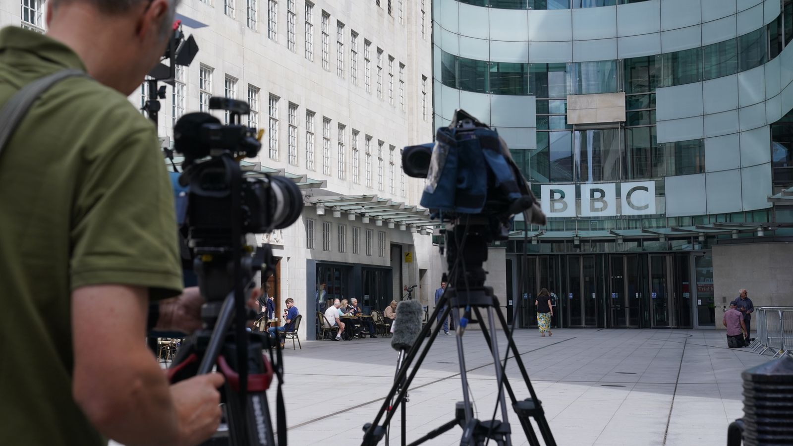 بي بي سي تدافع عن نفسها بحيادية أمام ضجة الصور الفاضحة 
