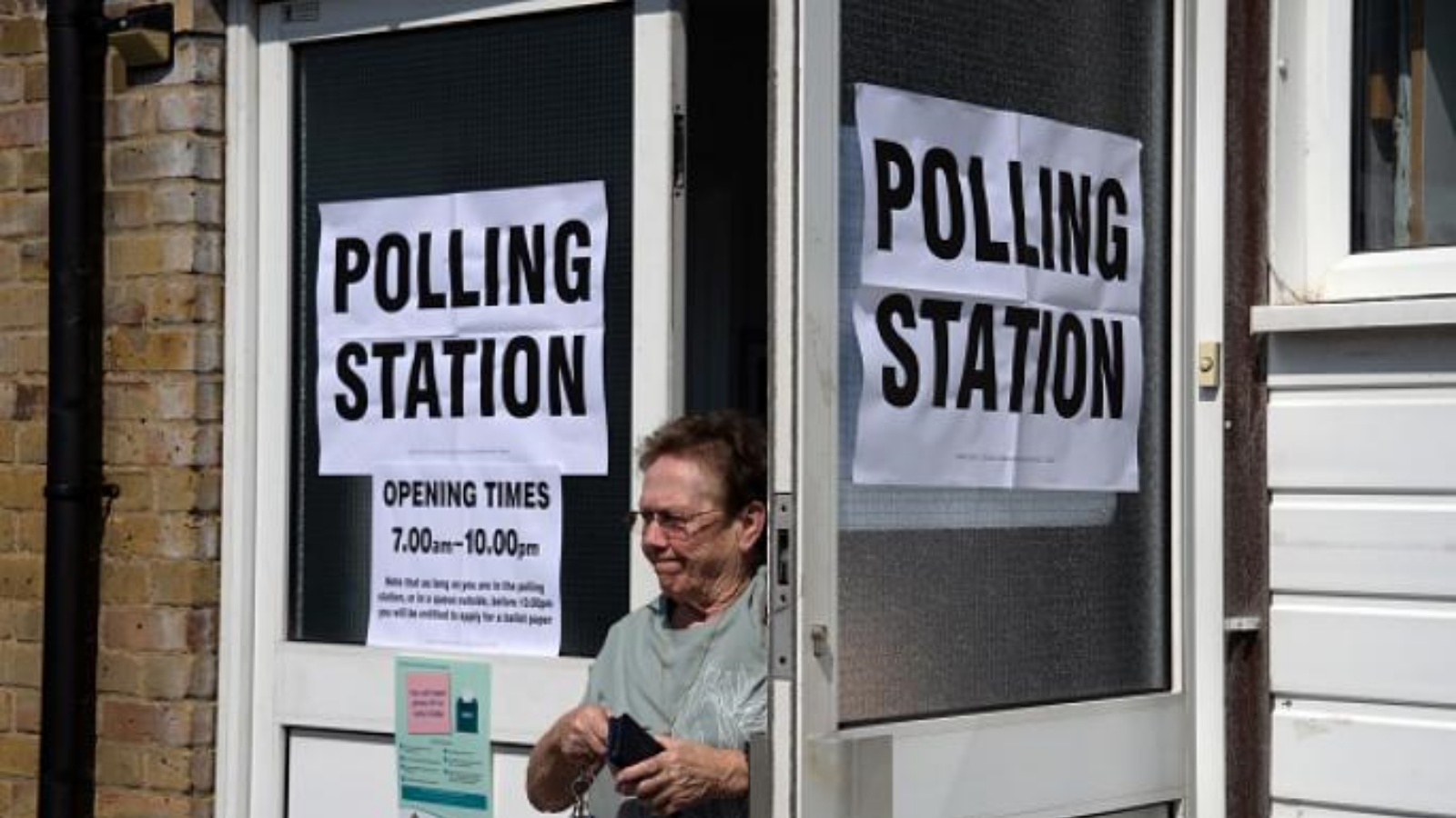 انتخابات فرعية جرت الخميس في بريطانيا تشكل اختبارًا للاقتراع العام المقرر العام المقبل