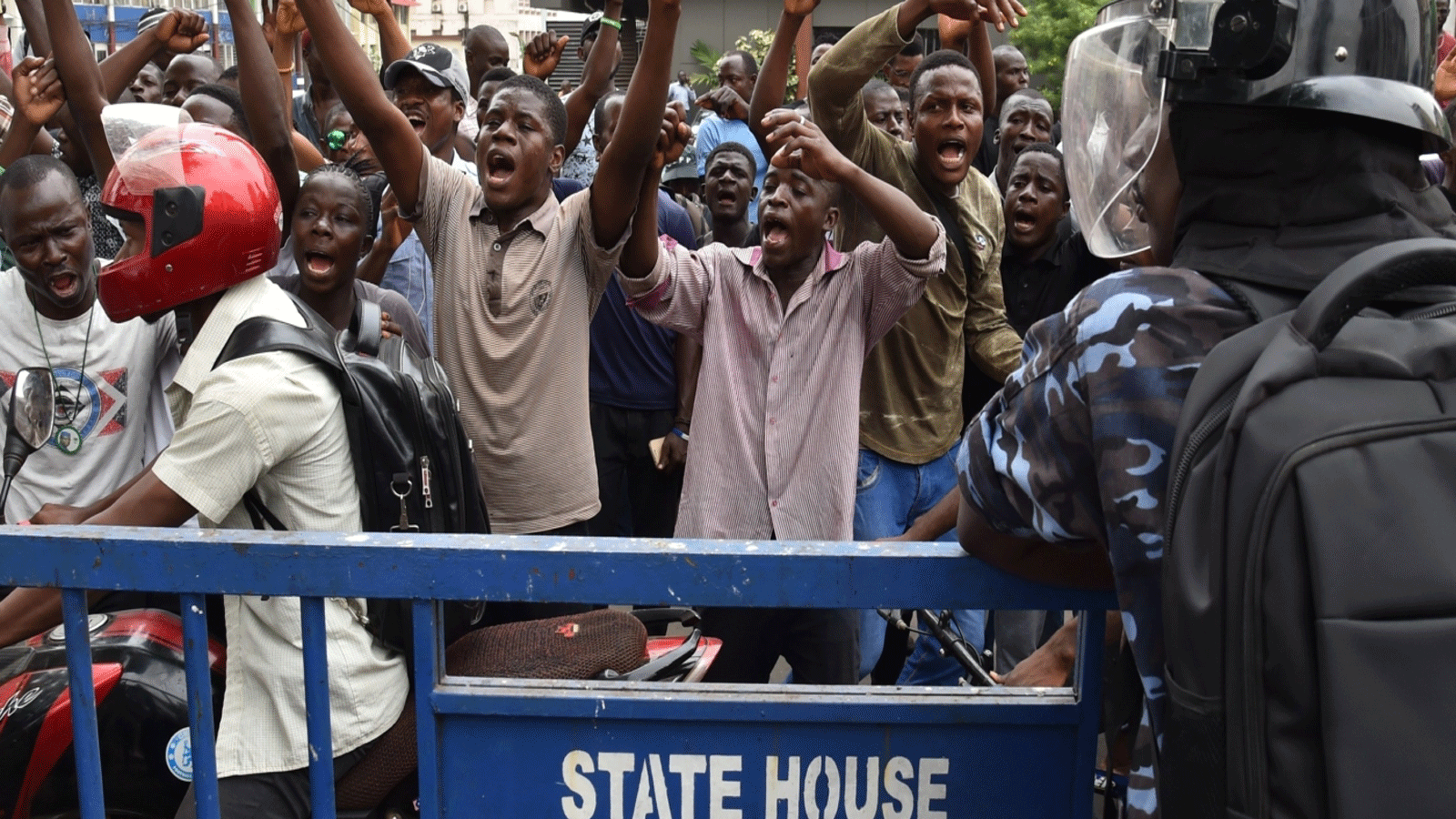 صورة أرشيفية لمتظاهرين في سيراليون