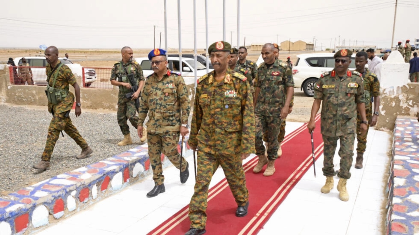 قائد الجيش السودان عبد الفتاح البرهان في قاعدة فلامنغو البحرية في بورتسودان في 28 أغسطس 2023 