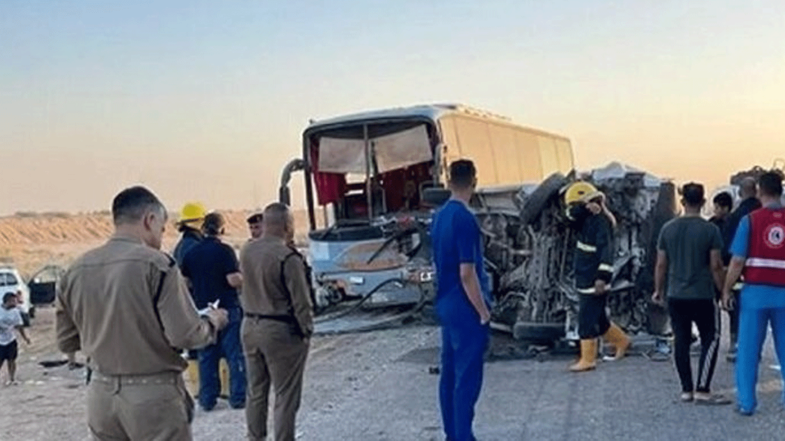 مسؤولون طبيون، يقولون إن حادث تصادم بين حافلتين صغيرتين أسفر عن مقتل 18 شخصا، معظمهم من الزوار الإيرانيين، شمال العاصمة العراقية بغداد