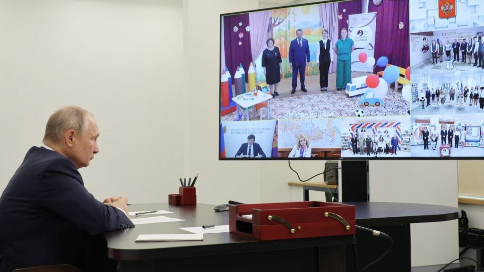 بوتين يشارك في احتفال افتتاح مؤسسات تعليمية جديدة في خمس مناطق من البلاد، عبر الفيديو، في سولنتشنوجورسك بمنطقة موسكو 1 سبتمبر 2023