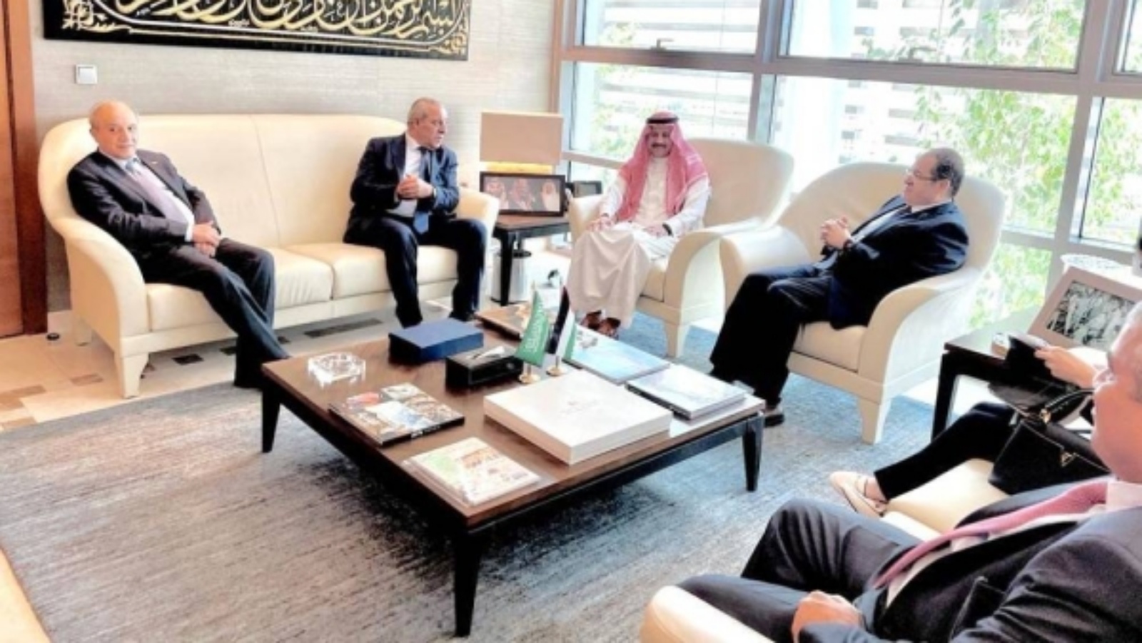سفير السعودية لدى الأردن والسفير غير المقيم المعين لدى فلسطين نايف السديري، استقبل كبار المسؤولين الفلسطينيين في مكتبه في عمان، الأحد 27 أغسطس 2023
