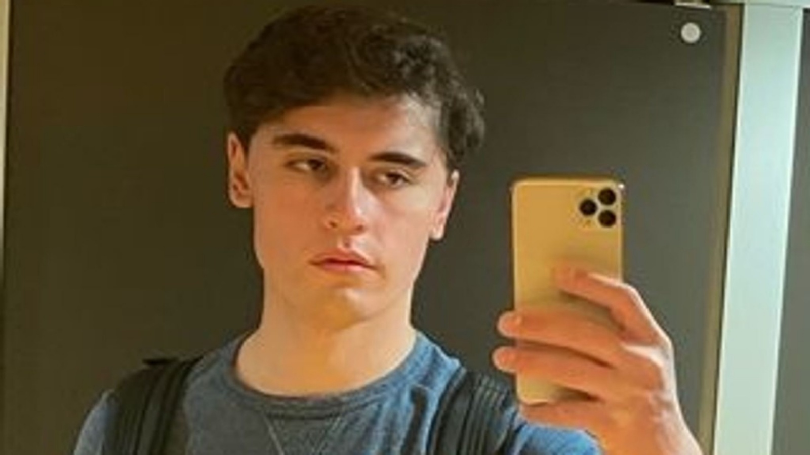 صورة من سكوتلانديارد، الجندي الإرهابي دانييل خليفة يلتقط سيلفي 