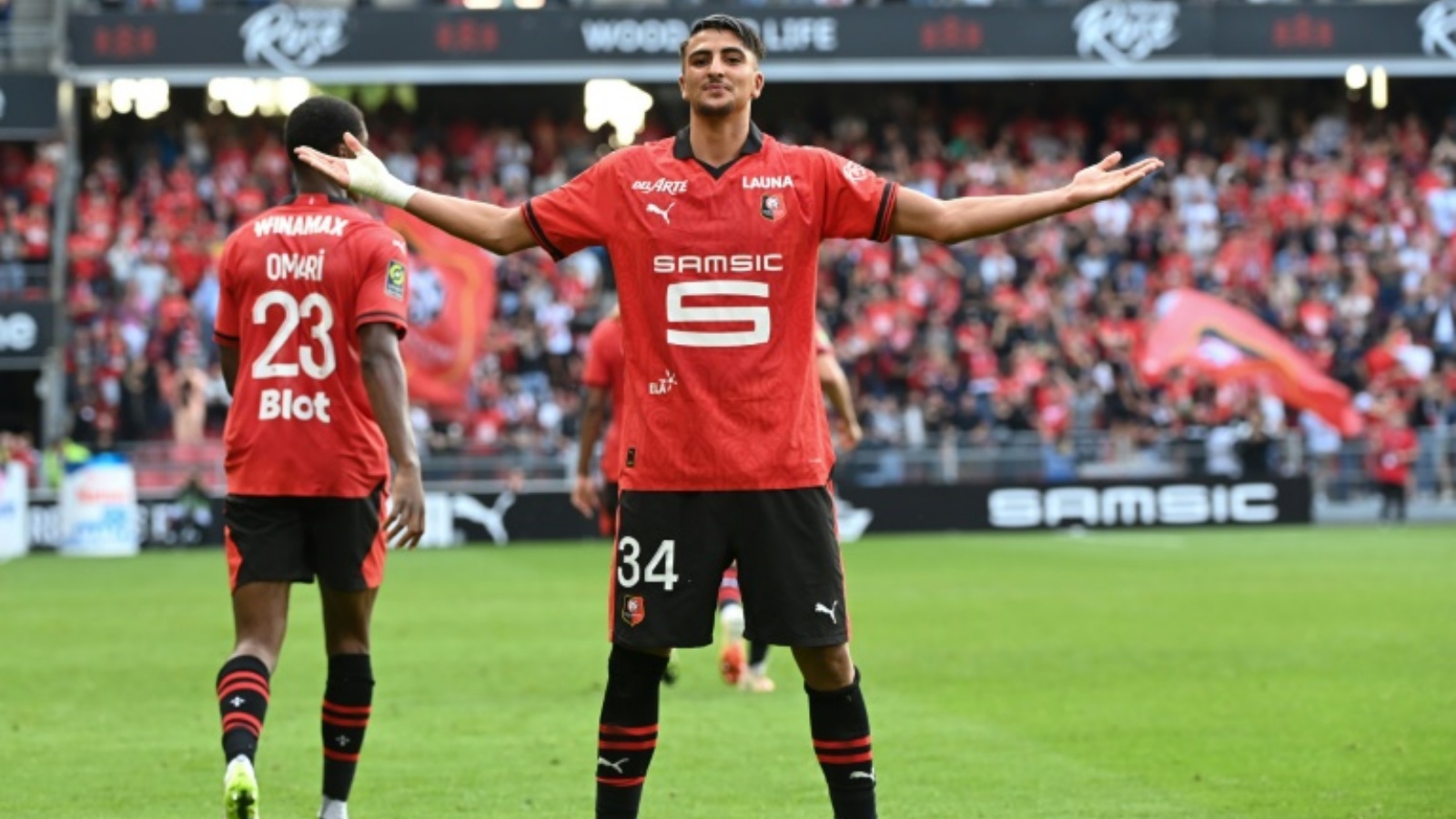 مهاجم رين الدولي المغربي ابراهيم صلاح يحتفل بهدف التعادل في مرمى ليل (2-2) في الدوري الفرنسي في 16 سبتمبر 2023