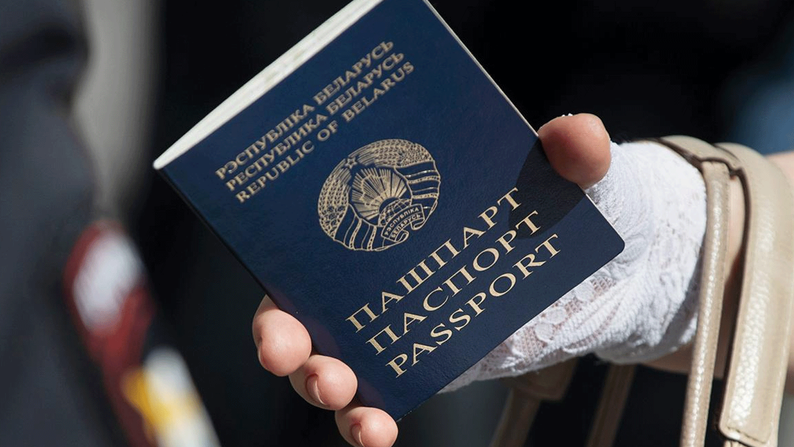 لقطة من تويتر لجواز سفر بيلاروسي(Sviatlana Tsikhanouskaya)