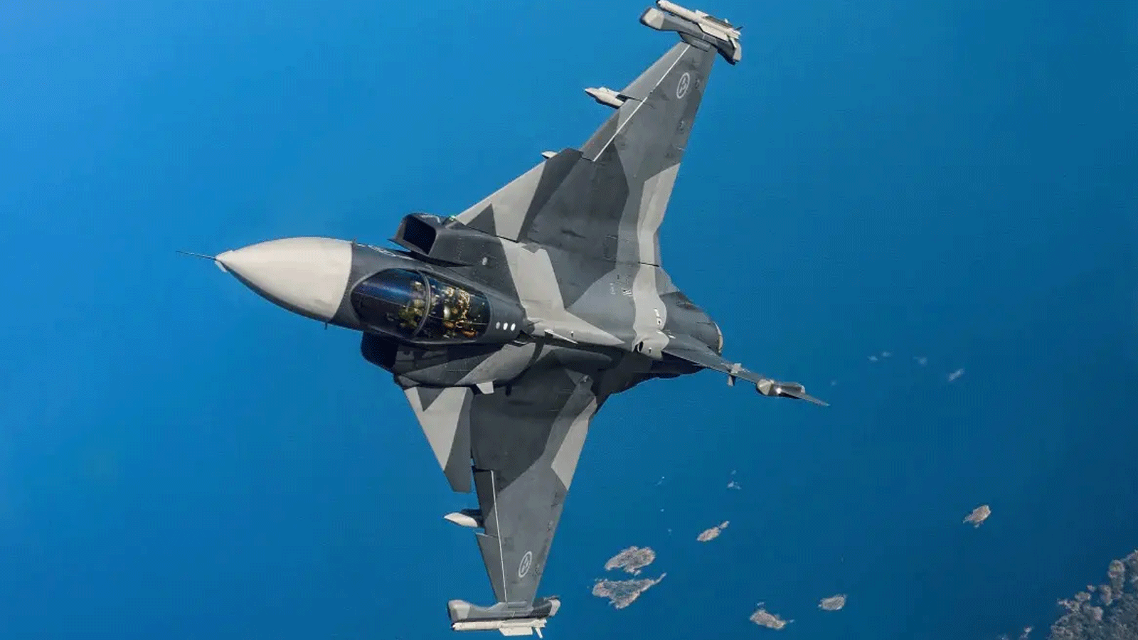  تدريبات أولى لطيارين أوكرانيين على مقاتلات "غريبن" في السويد(defense group Saab)