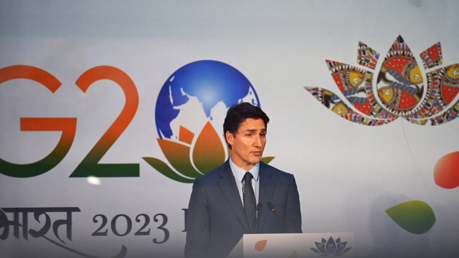 رئيس الوزراء الكندي جاستن ترودو يحضر مؤتمرا صحفيا بعد الجلسة الختامية لقمة مجموعة العشرين في نيودلهي في 10 سبتمبر 2023.