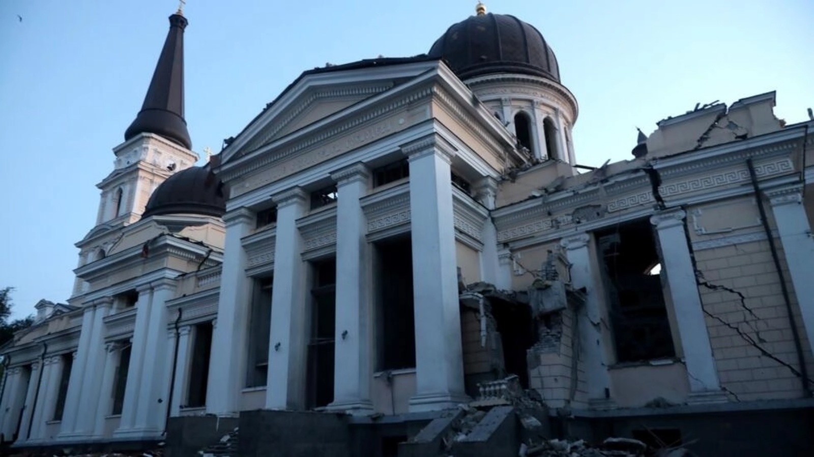 الكاتدرائية التاريخية في وسط أوديسا بعد تعرضها لأضرار جراء ضربة روسية في 23 يوليو 2023