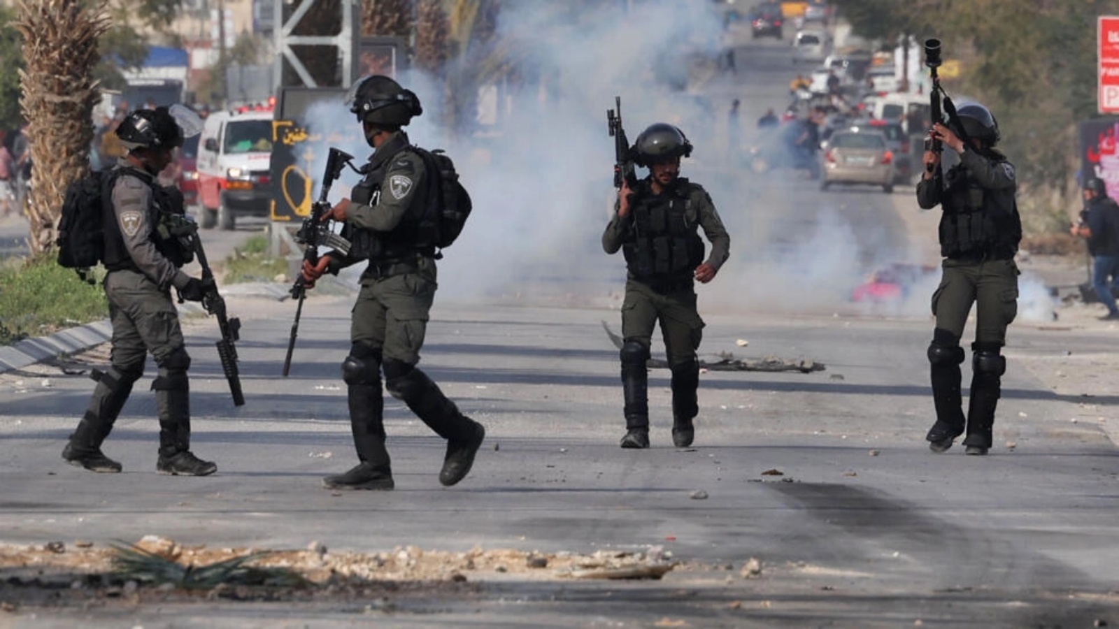 قوات الأمن الإسرائيلية خلال مواجهات مع شبان فلسطينيين خلال عملية عسكرية في أريحا بالضفة الغربية في الأول من مارس 2023