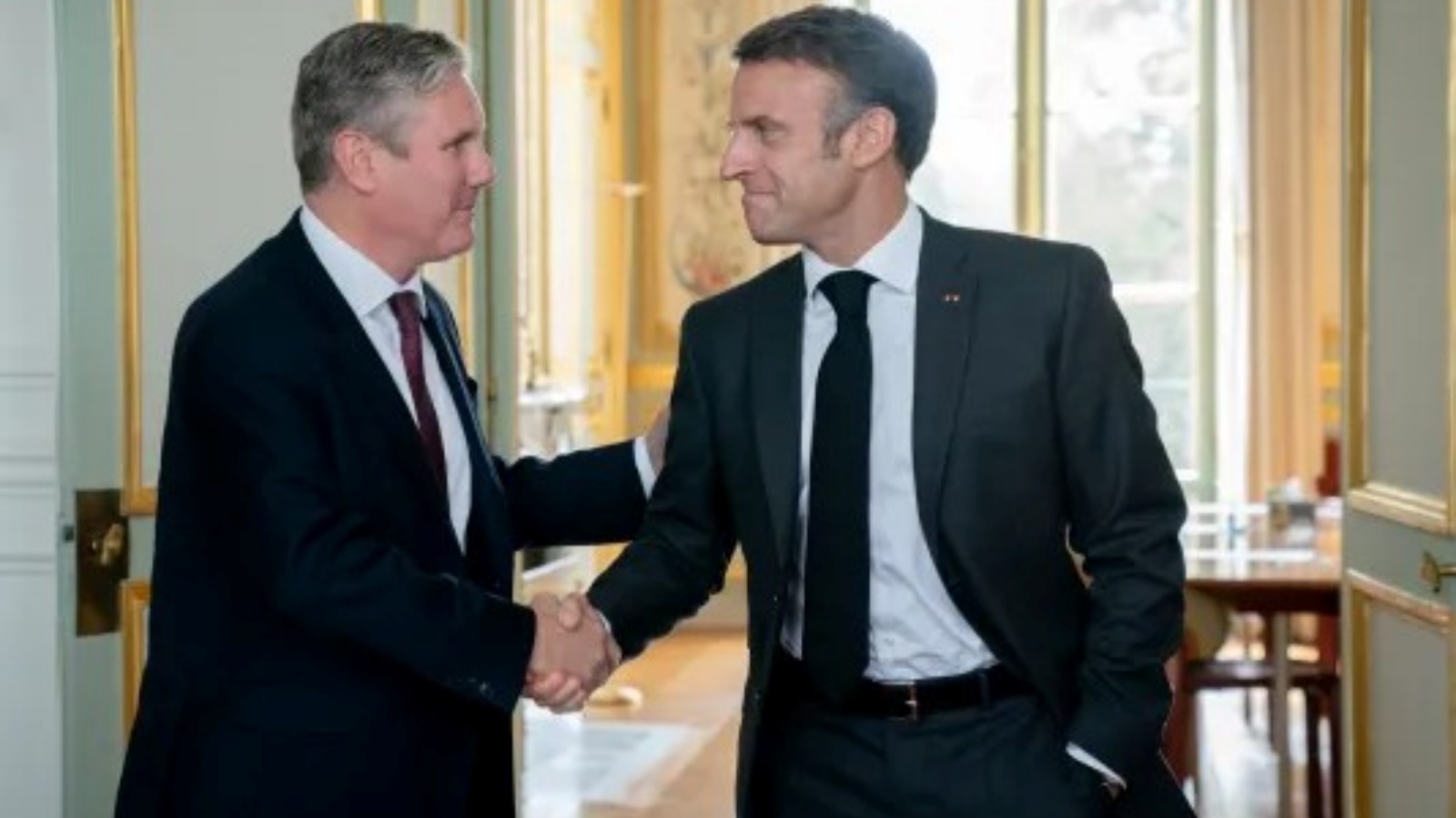 الرئيس الفرنسي مستقبلاً ستارمر في باريس الثلاثاء