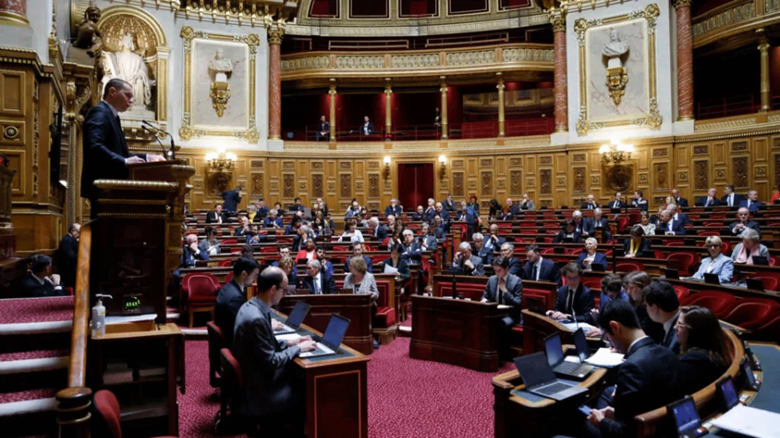 انتكاسة لماكرون مع استمرار هيمنة اليمين على مجلس الشيوخ الفرنسي