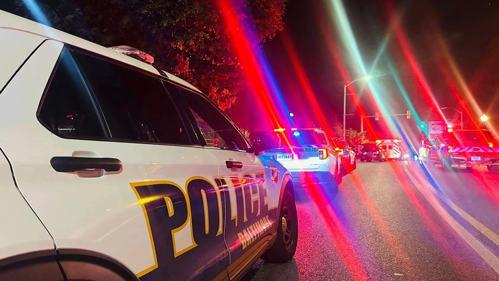 صورة نشرتها إدارة شرطة بالتيمور على منصة X، المعروفة سابقًا باسم Twitter، مركبات الشرطة في مكان إطلاق النار النشط بالقرب من جامعة ولاية مورغان في بالتيمور، ماريلاند، في 3 أكتوبر(تشرين الأول) 2023.