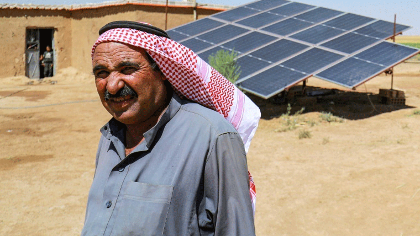 الألواح الشمسية تساعد المزارعين السوريين في ري مزروعاتهم على الرغم من نقص الكهرباء والجفاف