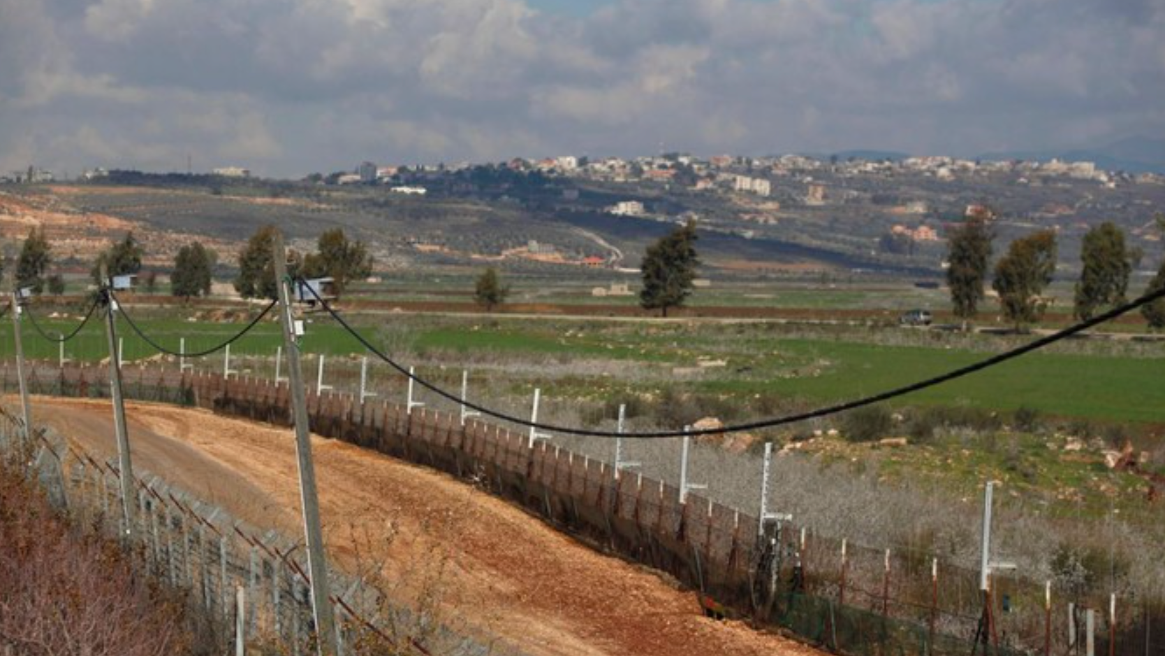 صورة للحدود اللبنانية الإسرائيلية بالقرب من بلدة المطلة 