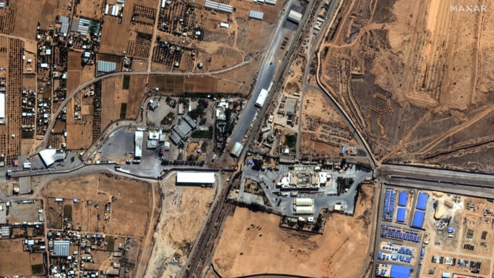 تظهر هذه الصورة الفضائية الملتقطة بتاريخ 15 أكتوبر 2023، معبر رفح الحدودي في مصر