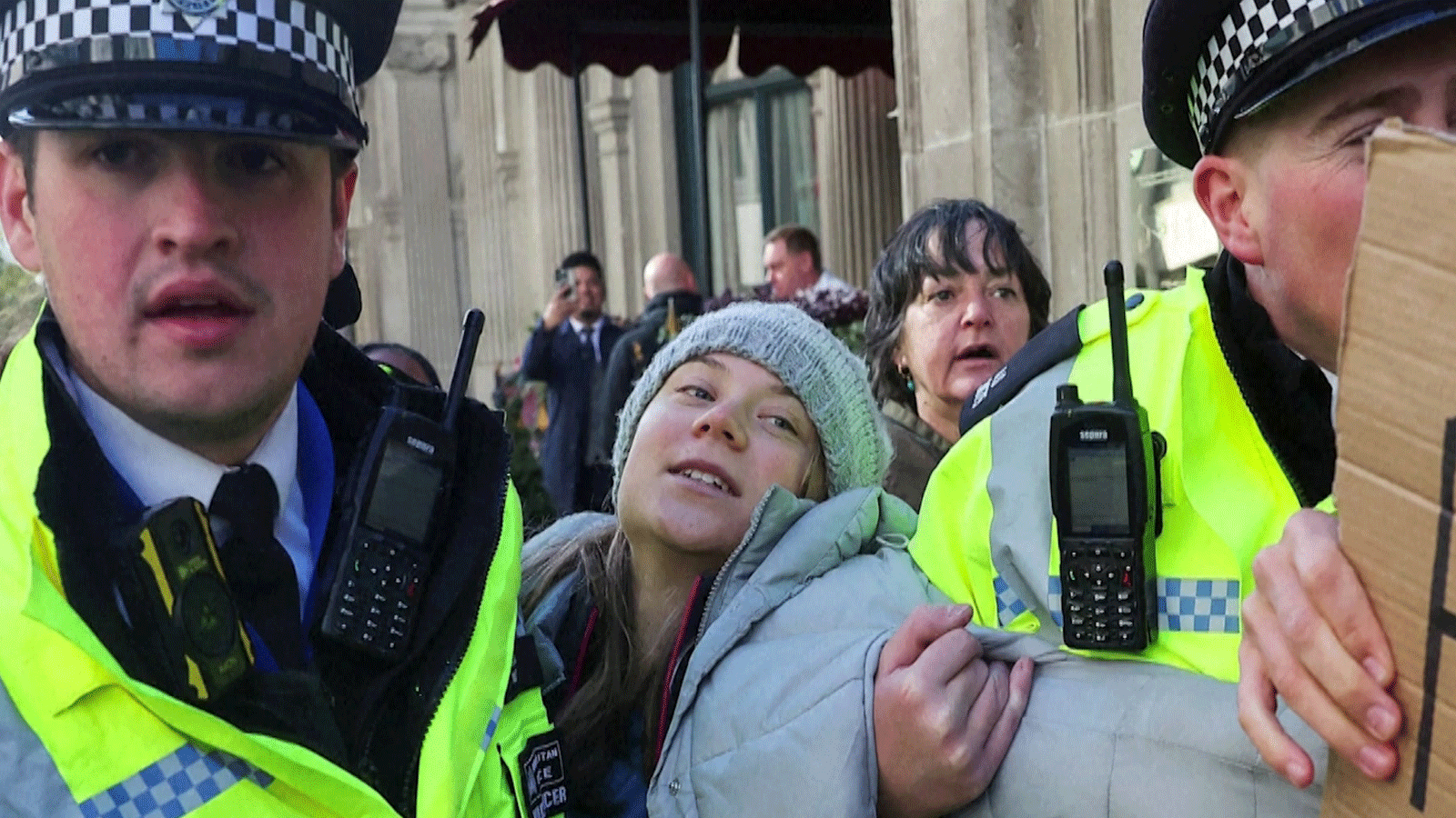 ثورنبرغ أثناء اعتقالها يوم الثلاثاء في لندن