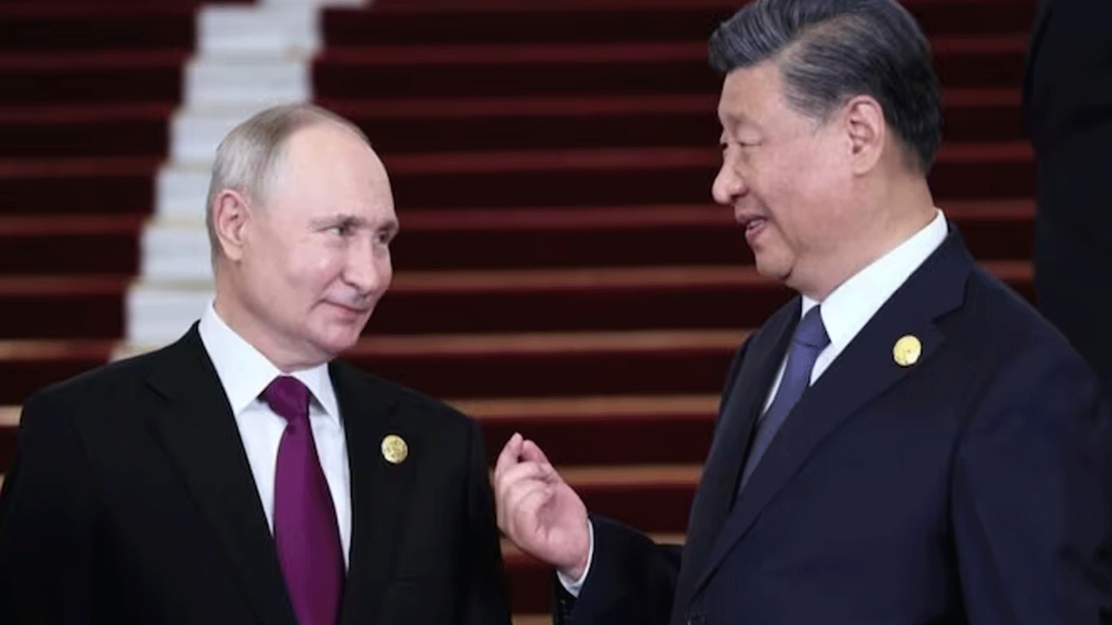 الرئيسان الصيني شي جينبينغ والروسي فلاديمير بوتين يتحادثان على هامش قمة 