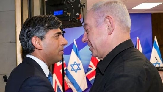 نتانياهو مستقبلا رئيس الوزراء البريطاني في تل أبيب 