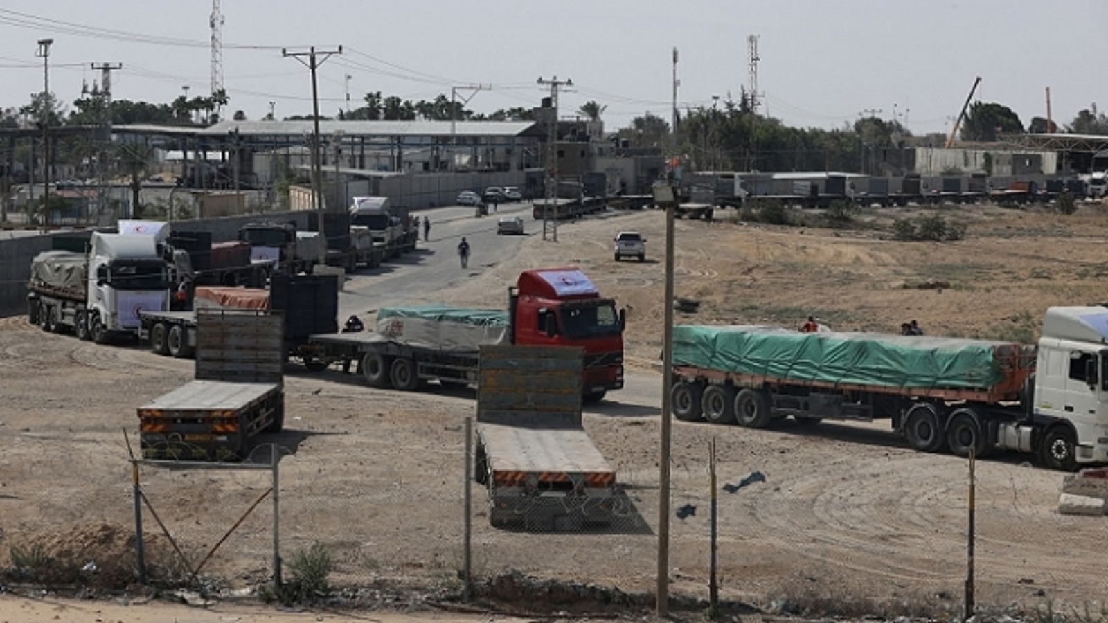 شاحنات مساعدات تدخل معبر رفح