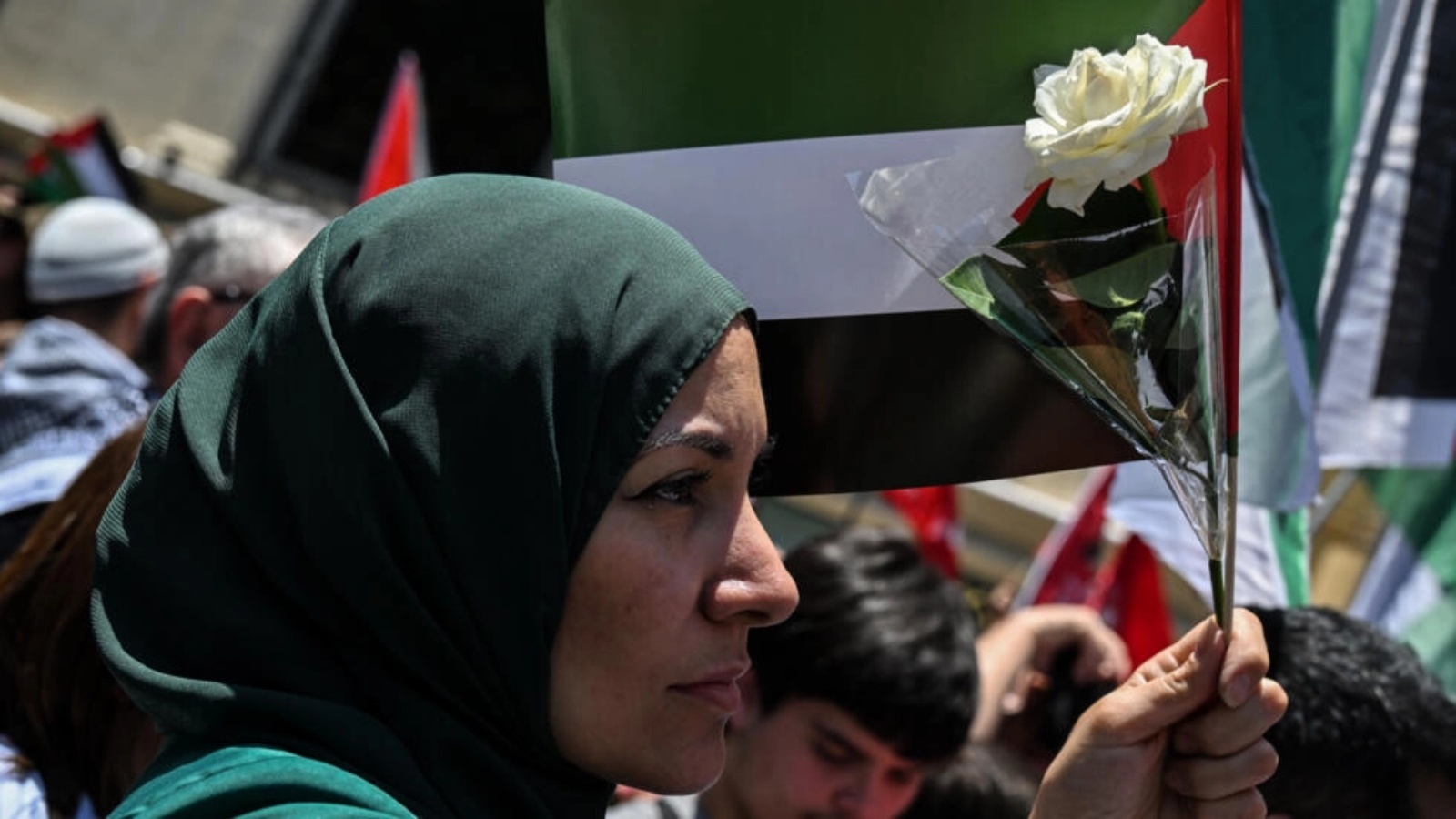 امرأة تشارك في تظاهرة مناهضة للقصف الإسرائيلي لقطاع غزة في 22 أكتوبر 2023 في ساو باولو في البرازيل