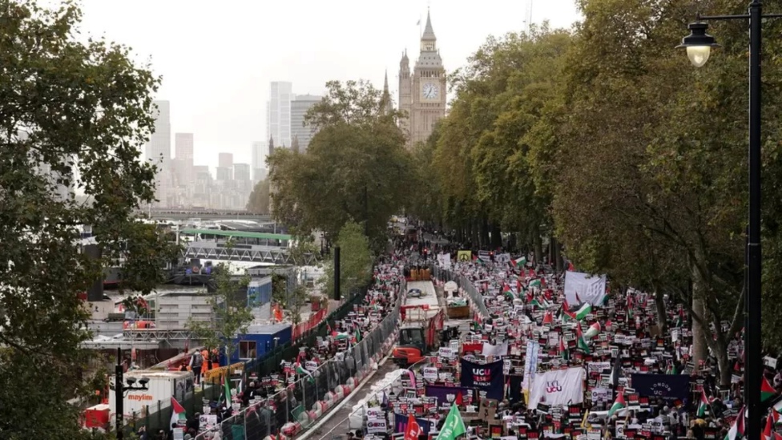 جانب من مسيرة لندن يوم السبت بمشاركة مائة الف شخص