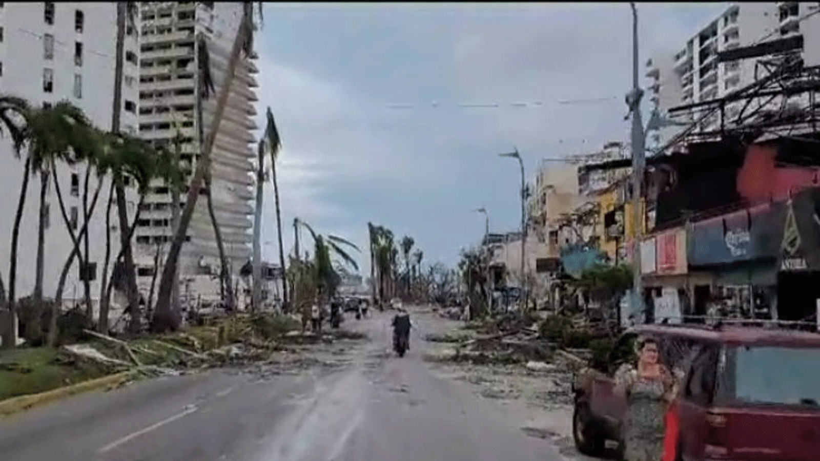 صورة متداولة من منصة x تُظهِر بعض أضرار الإعصار أوتيس في أكابولكو المكسيكية