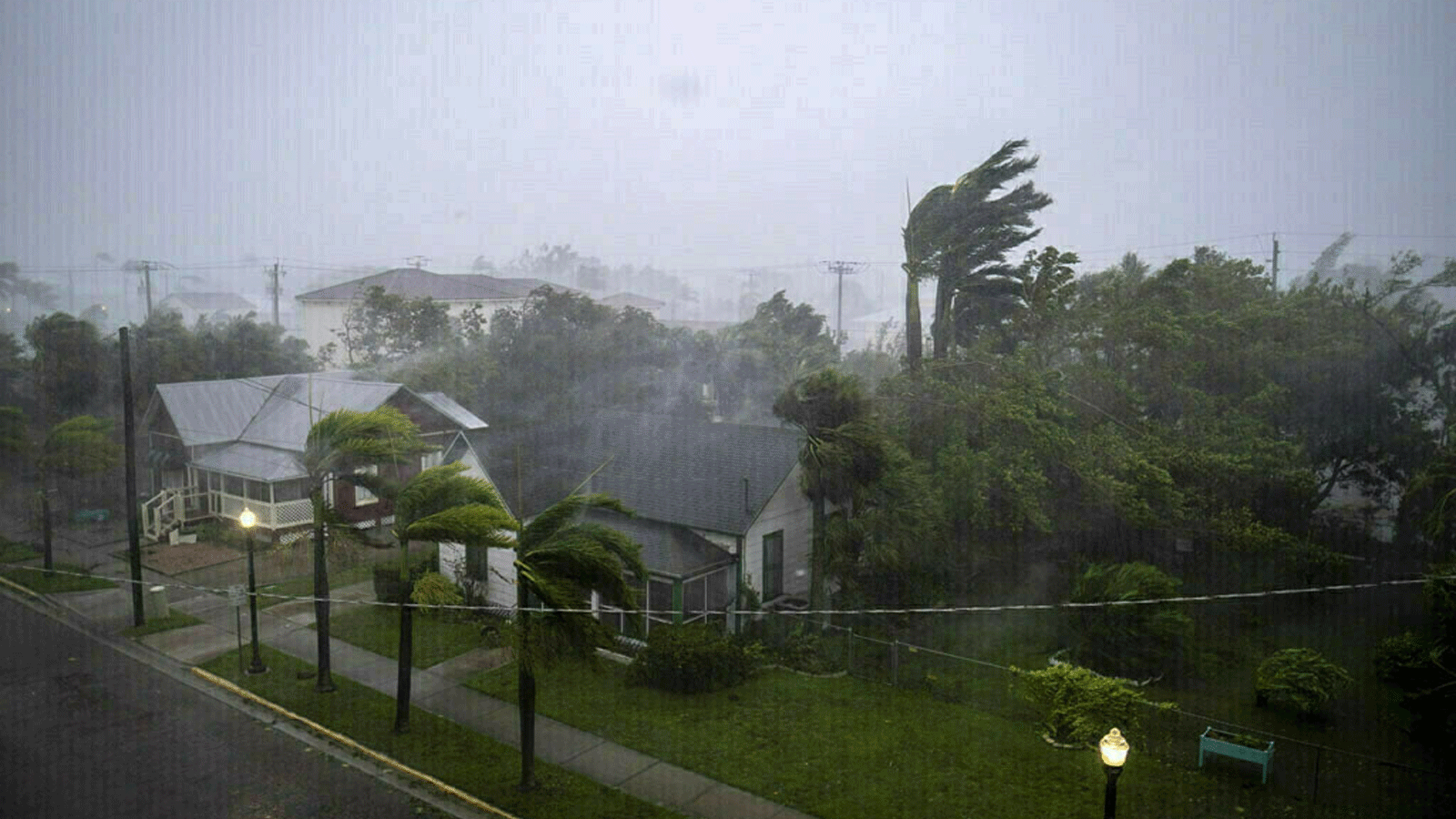 إعصار اوتيس يهدّد مدينة أكابولكو السياحية الواقعة على الساحل الغربي للمكسيك