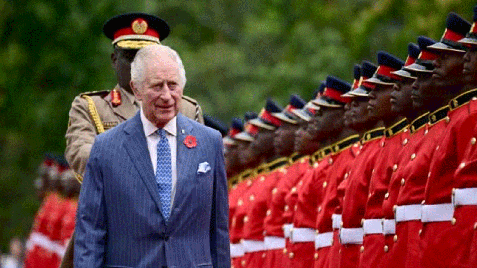 استقبالٌ رسمي لملك بريطانيا تشارلز الثالث أمام قصر الرئاسة في نيروبي