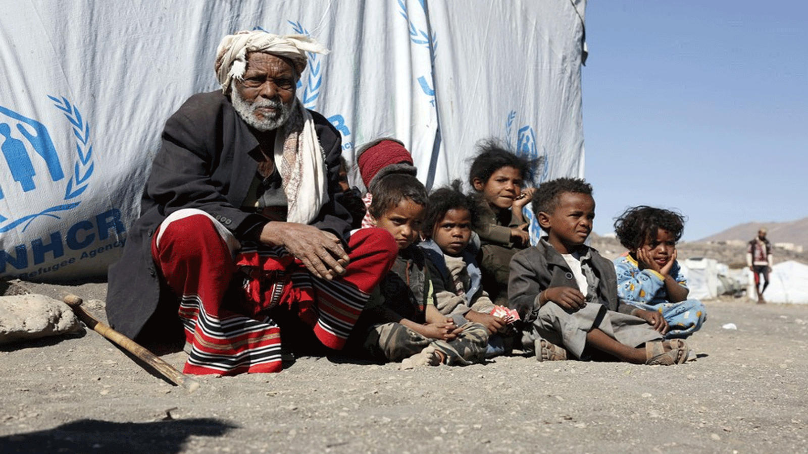 نازحون يمنيون داخل مخيم ضروان في الضاحية الشمالية لصنعاء، العاصمة اليمنية، في 7 ديسمبر/ كانون الأول 2022(xinhua)