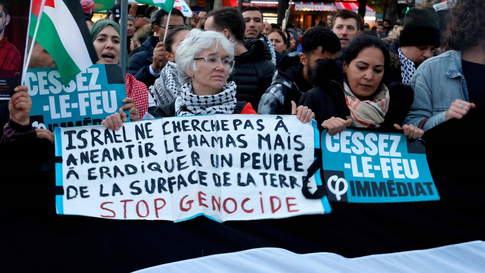 آلاف الأشخاص في مسيرات في باريس دعماً للفلسطينيين في قطاع غزة 