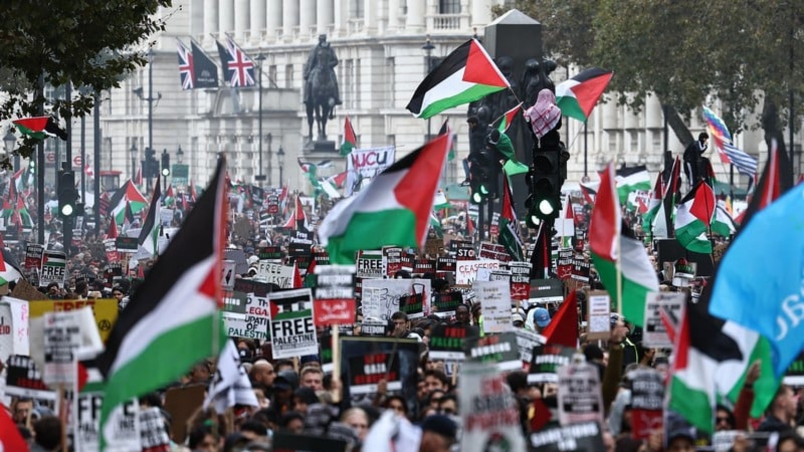 جانب من المظاهرة المؤيدة للفلسطينيين في لندن السبت