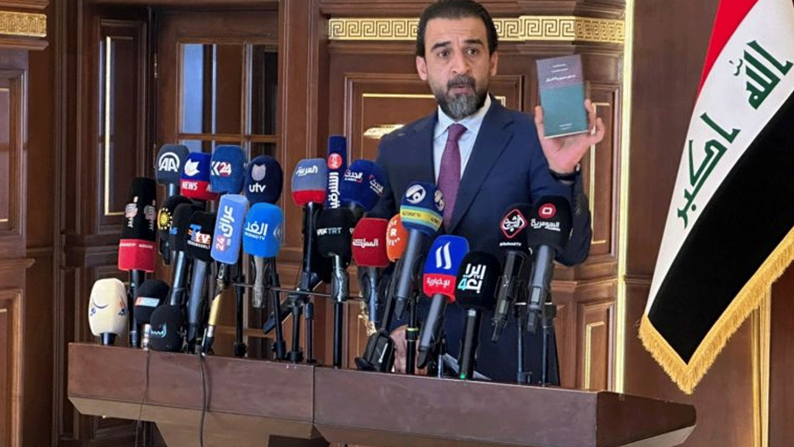 صورة للحلبوسي خلال مؤتمر صحفي في بغداد(وكالة أنباء العراق)