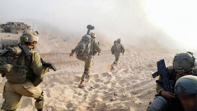 جنود إسرائيليون يشاركون في التوغل البري في قطاع غزة